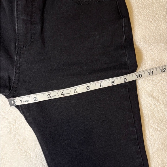 Time and Tru Women's Black Skinny Jeans - Picture 9 of 10